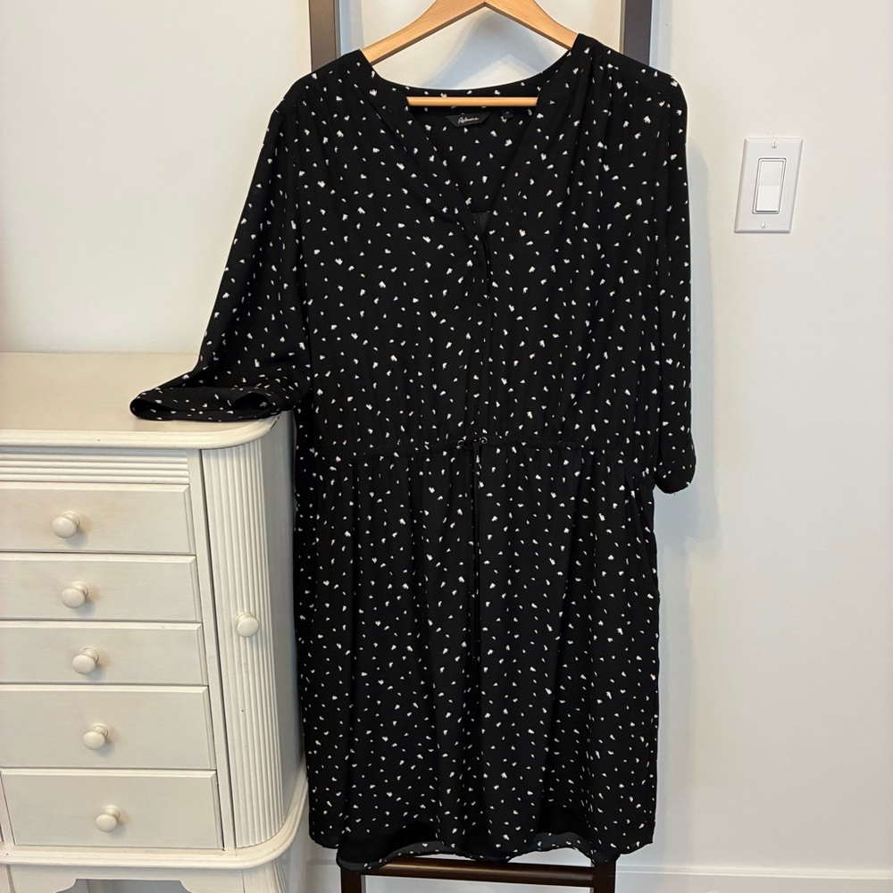 Reitmans 2X Black and white 3/4 Long Sleeve Dress with pockets! Elastic waist.